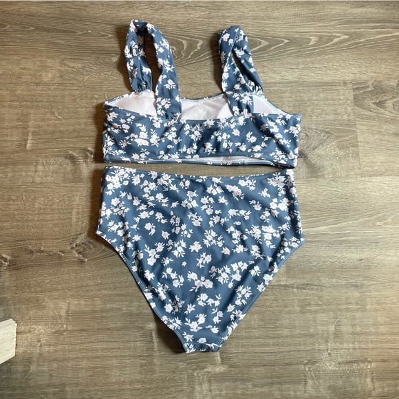 NWOT swim suit - Picture 3 of 4